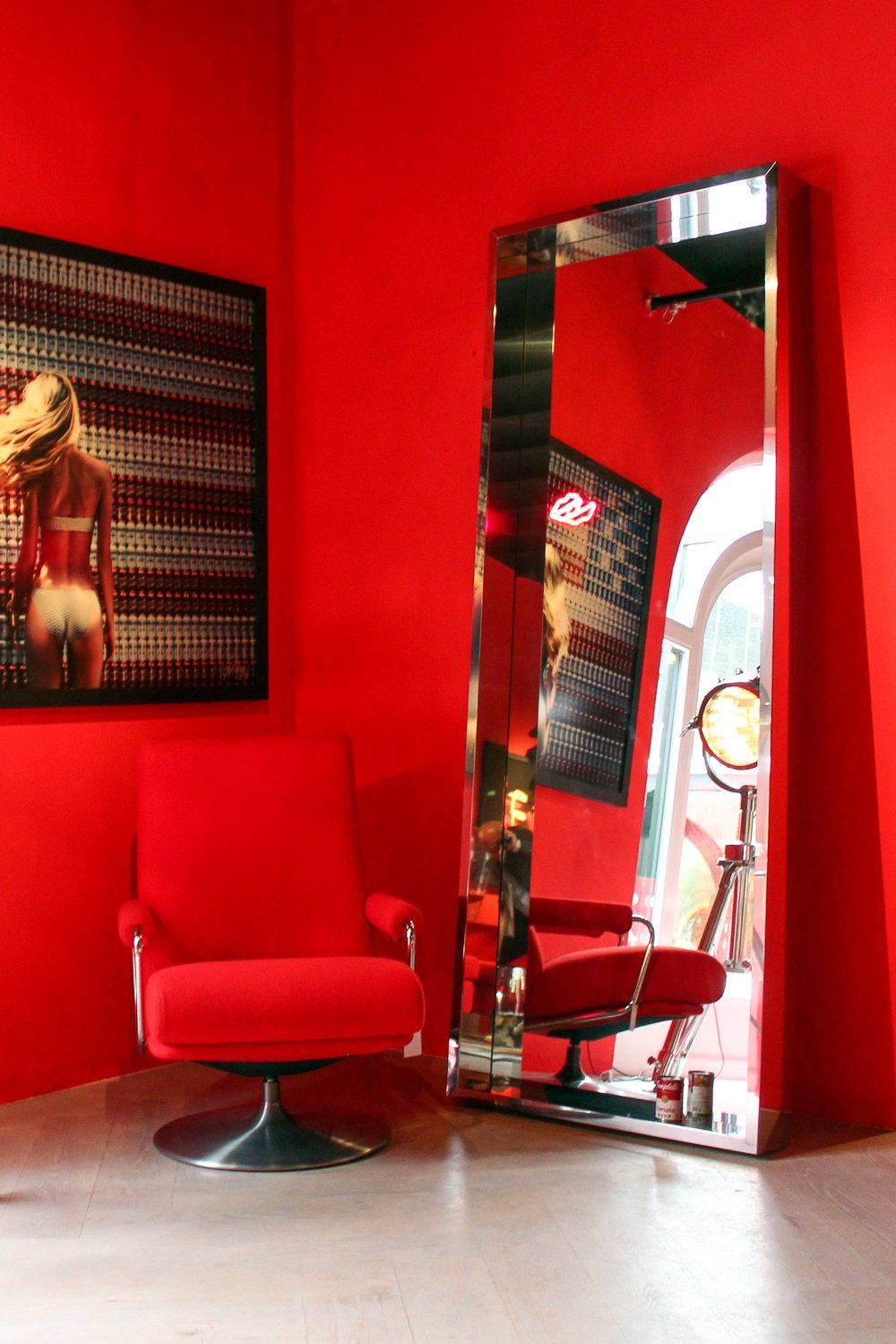Red interior at Jan des Bouvrie