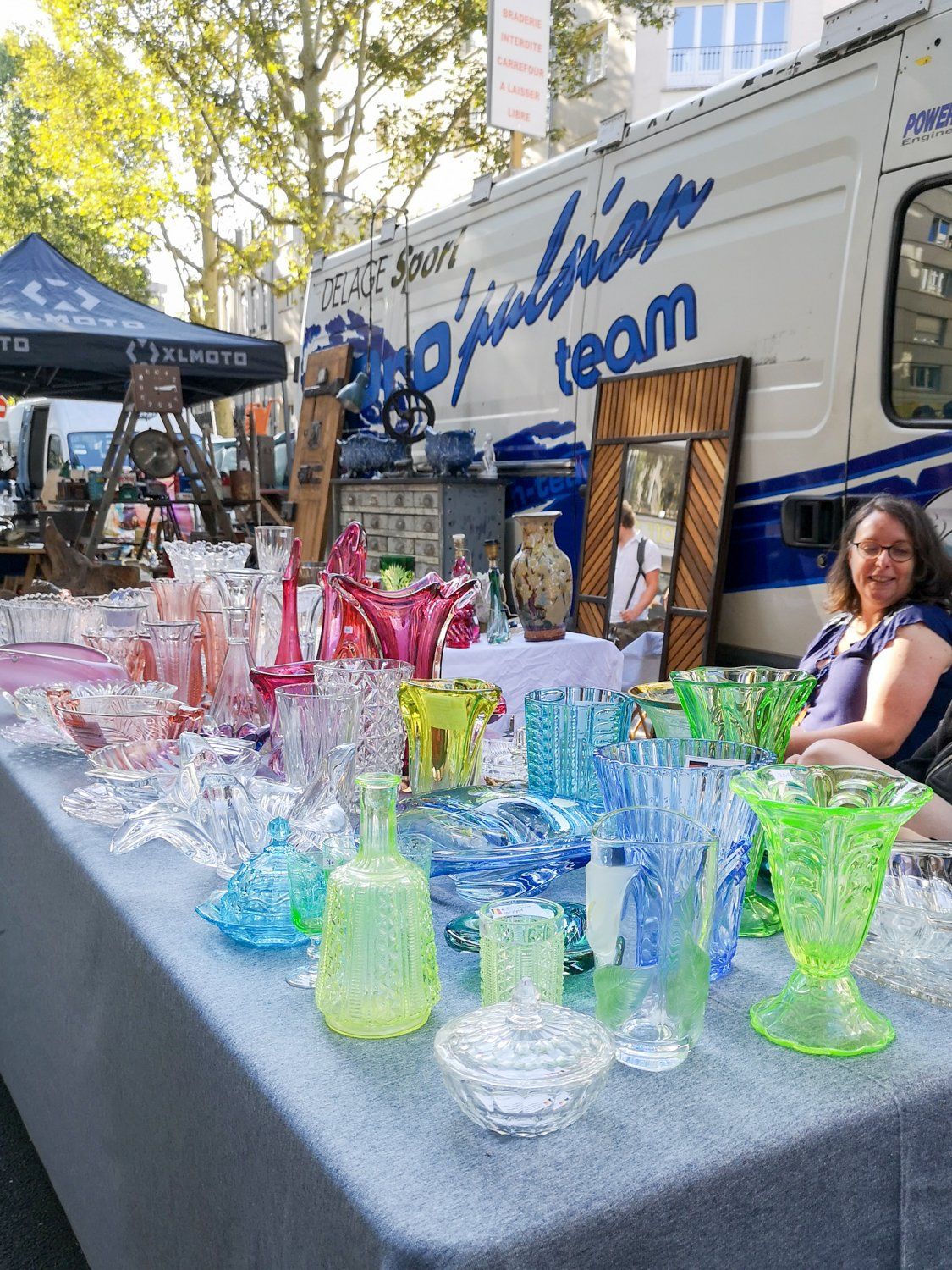 glass vendors at the braderie de lille