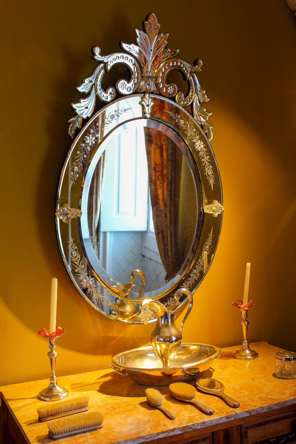 Mirror bedroom